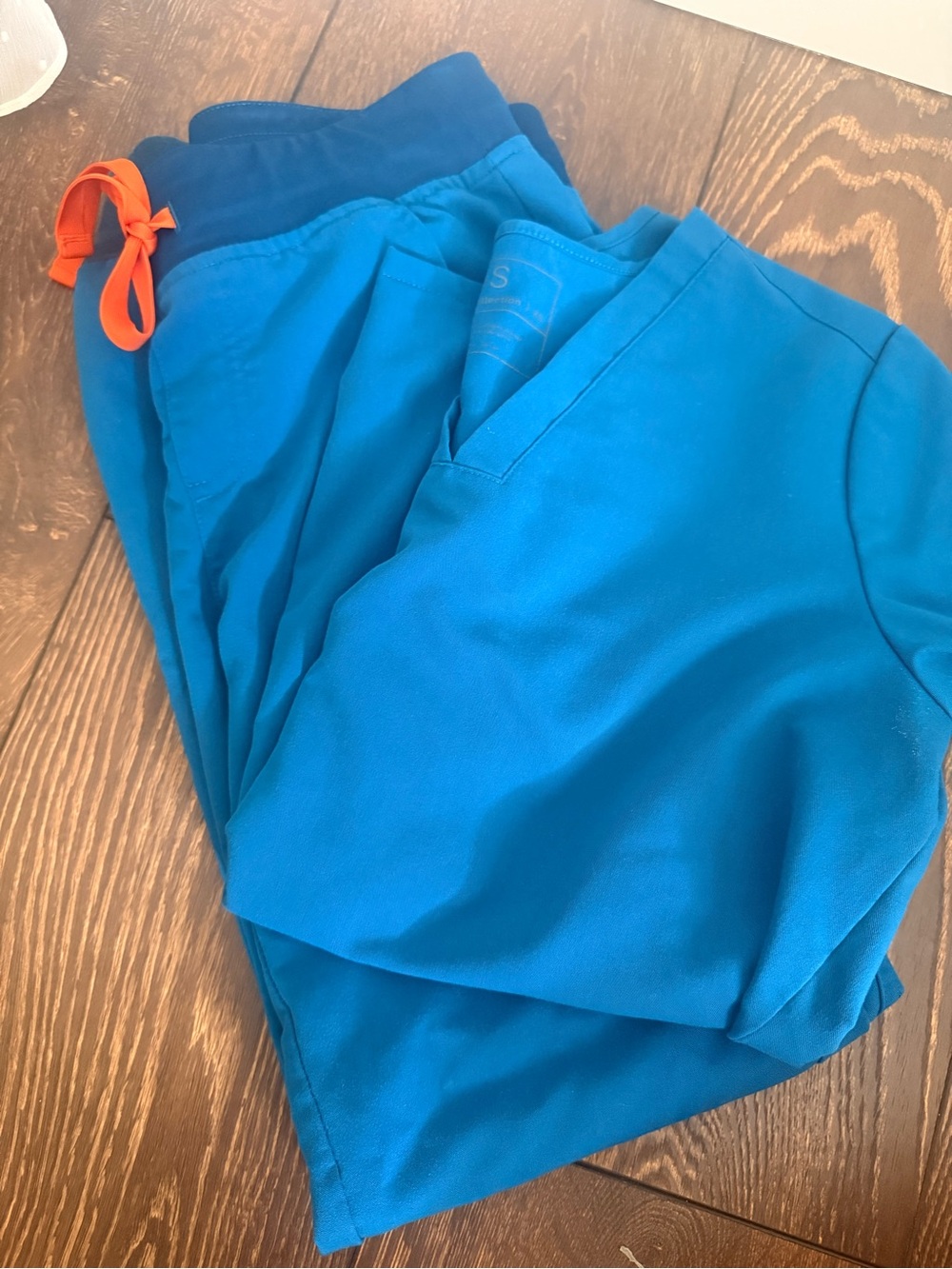 FIGS scrubs set